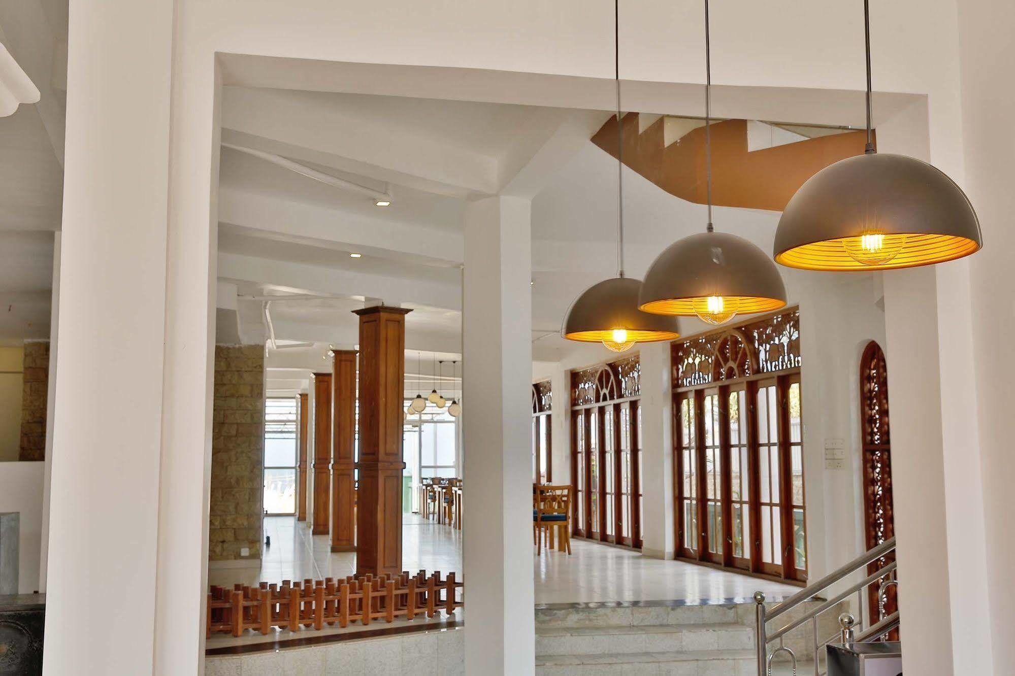 The Reef Beach Hotel Negombo Exterior foto