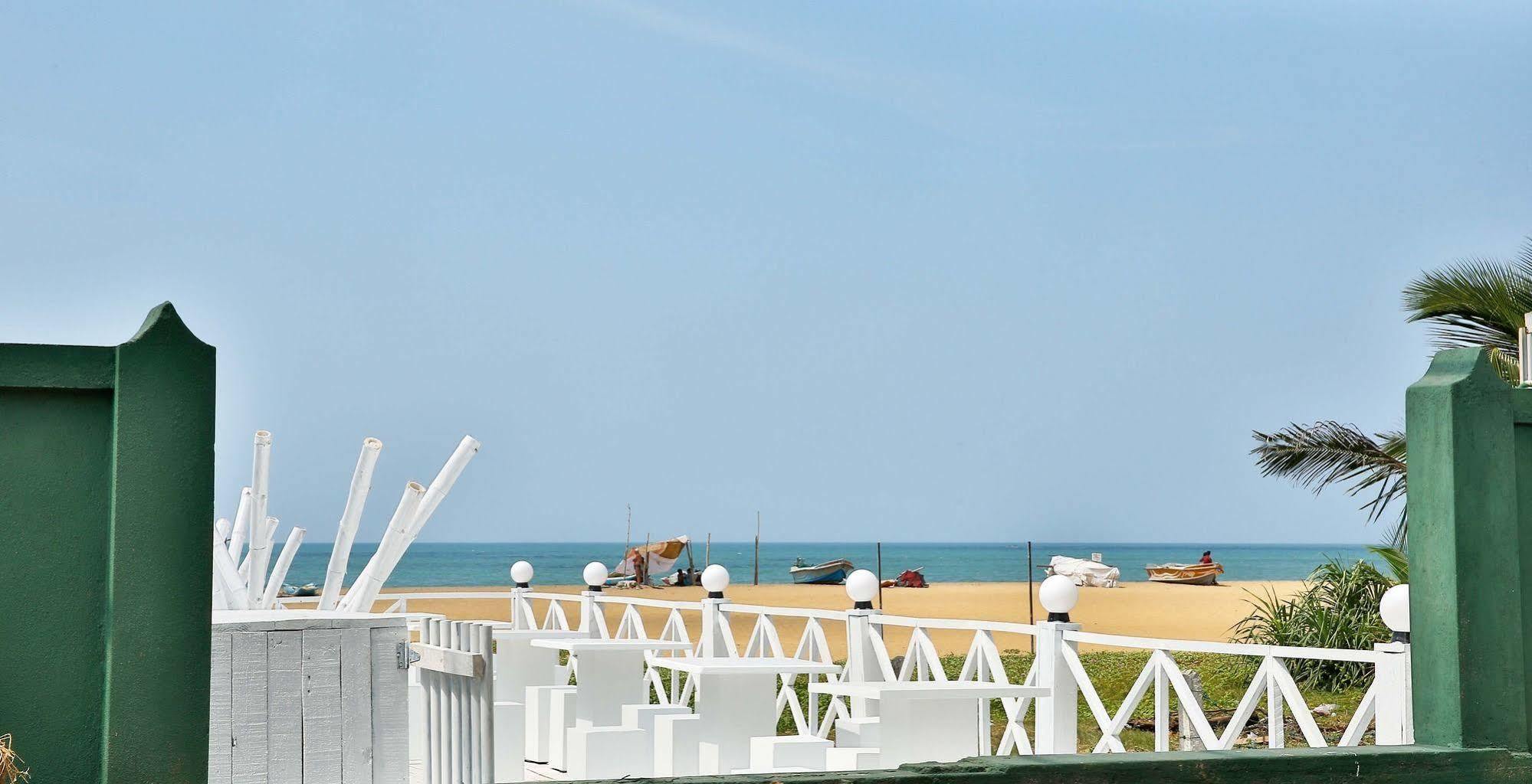 The Reef Beach Hotel Negombo Exterior foto