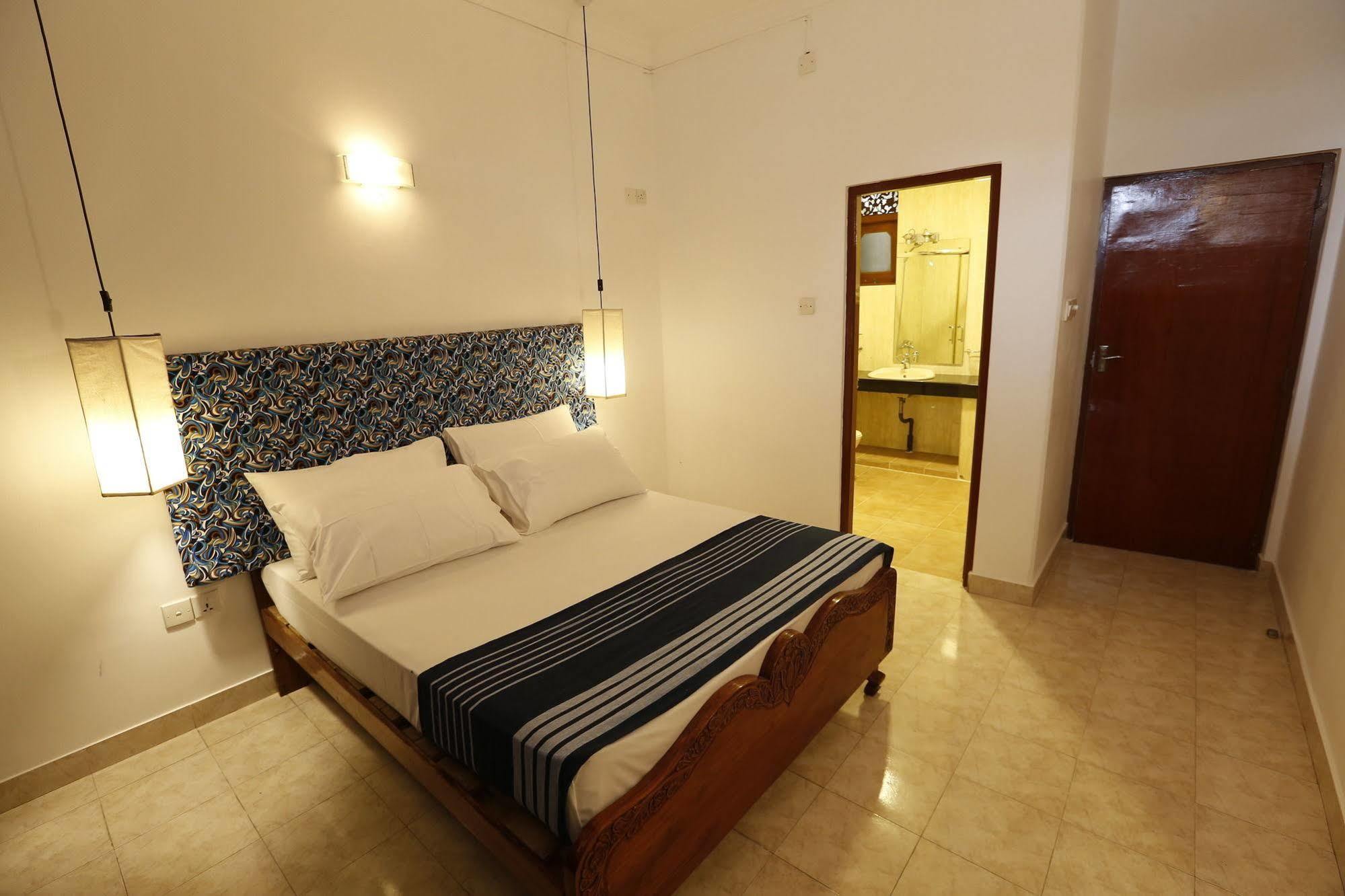 The Reef Beach Hotel Negombo Exterior foto